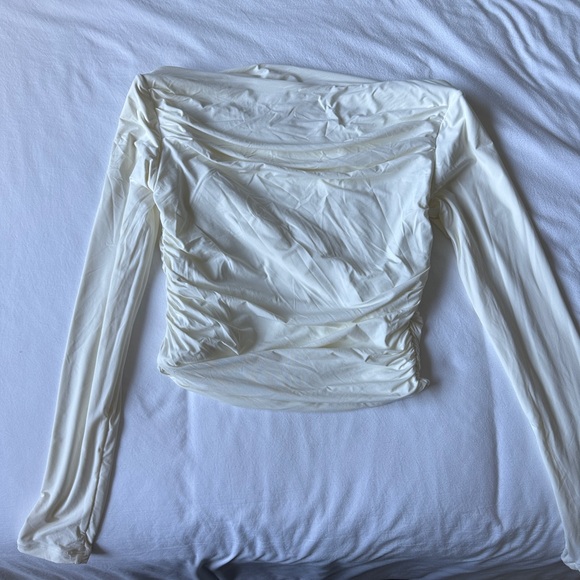 Off the shoulder top - Picture 3 of 4